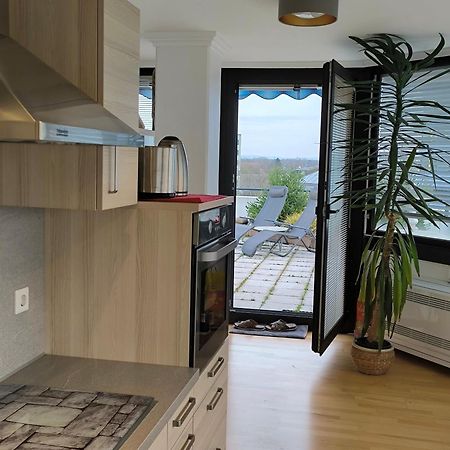 Im Herzen Von Wiesdorf- Blick Auf Das Bayer-Kreuz -Appartement Mit 2 Schlafzimmern-Fuer 3 Personen -Zentral Gelegen - Friedrich Ebert Platz 5A , 4Te Etage - Dachterrasse Und Sauna - Kaution Pflicht - Леверкузен Экстерьер фото