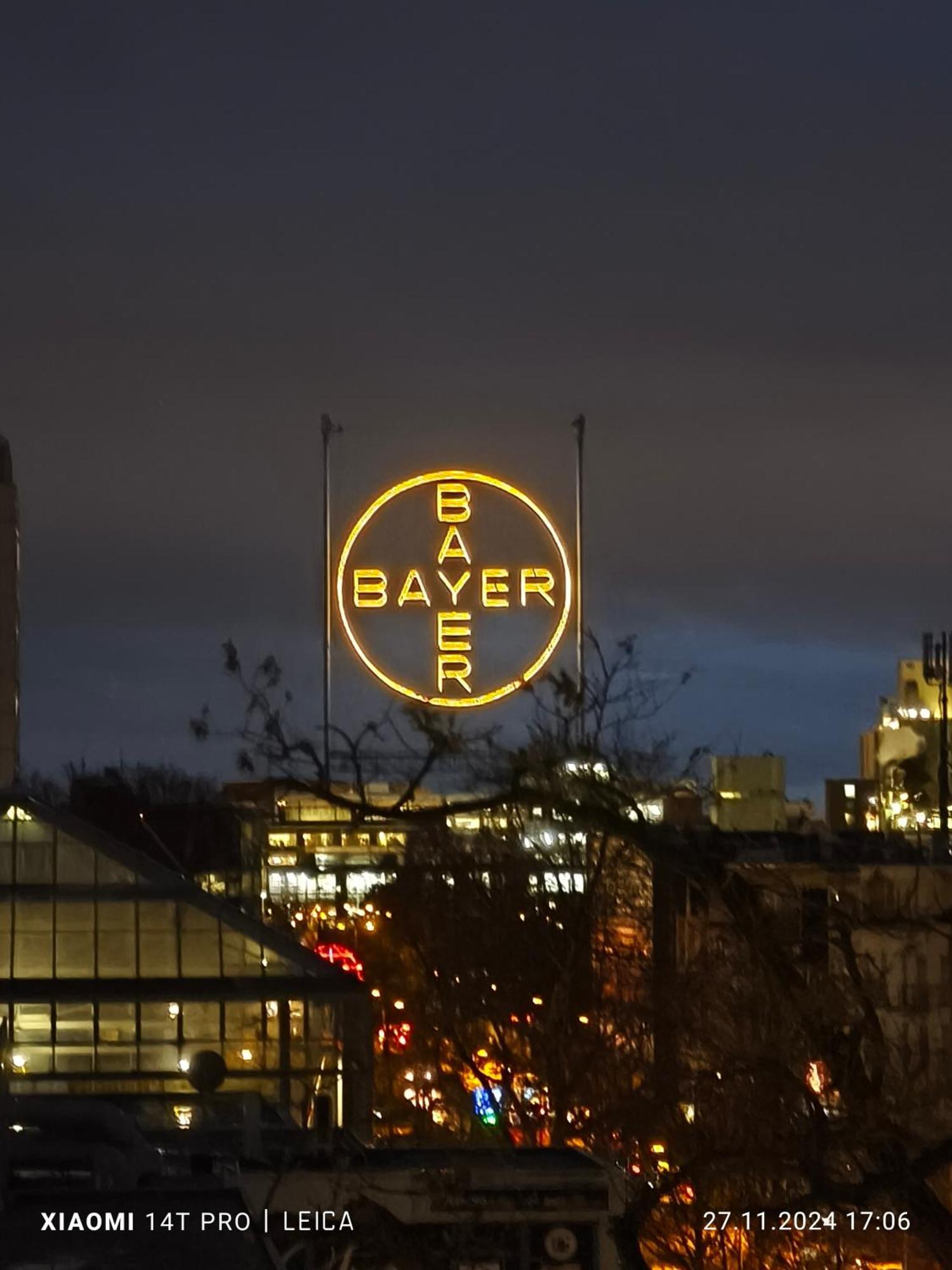 Im Herzen Von Wiesdorf- Blick Auf Das Bayer-Kreuz -Appartement Mit 2 Schlafzimmern-Fuer 3 Personen -Zentral Gelegen - Friedrich Ebert Platz 5A , 4Te Etage - Dachterrasse Und Sauna - Kaution Pflicht - Леверкузен Экстерьер фото