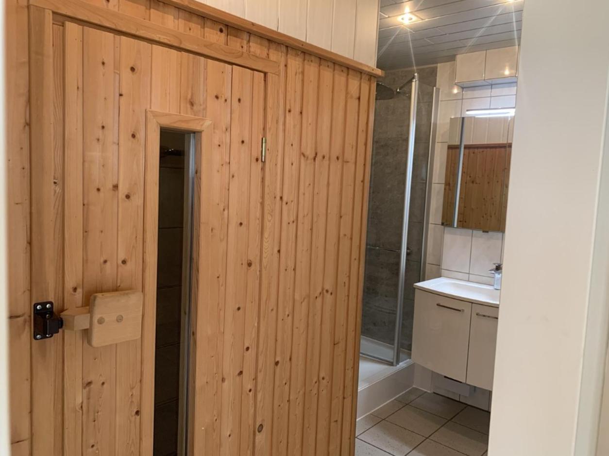 Im Herzen Von Wiesdorf- Blick Auf Das Bayer-Kreuz -Appartement Mit 2 Schlafzimmern-Fuer 3 Personen -Zentral Gelegen - Friedrich Ebert Platz 5A , 4Te Etage - Dachterrasse Und Sauna - Kaution Pflicht - Леверкузен Экстерьер фото