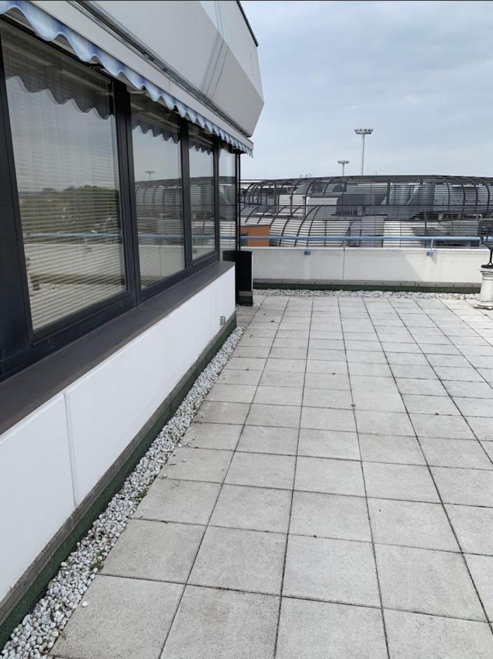 Im Herzen Von Wiesdorf- Blick Auf Das Bayer-Kreuz -Appartement Mit 2 Schlafzimmern-Fuer 3 Personen -Zentral Gelegen - Friedrich Ebert Platz 5A , 4Te Etage - Dachterrasse Und Sauna - Kaution Pflicht - Леверкузен Экстерьер фото