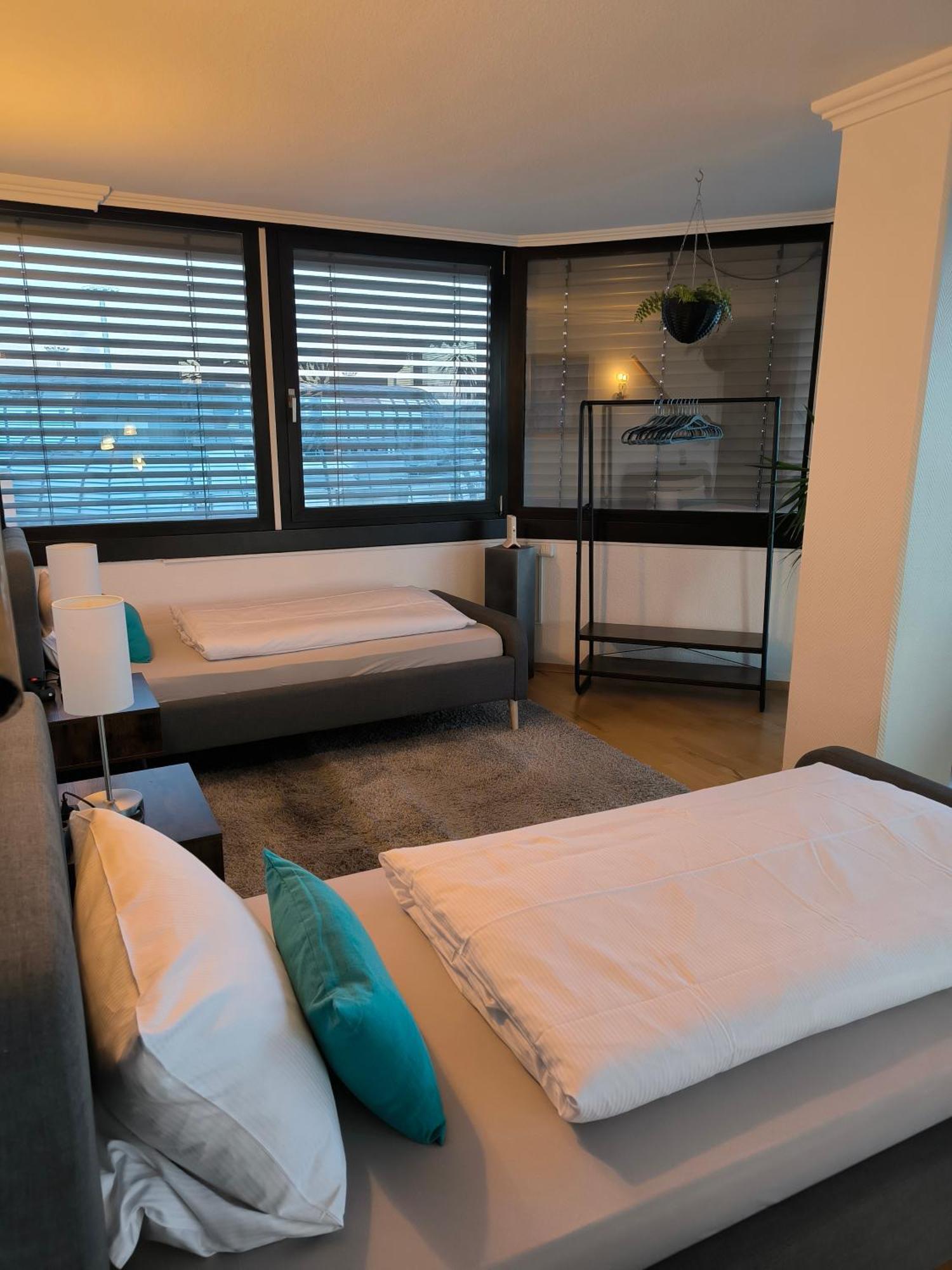 Im Herzen Von Wiesdorf- Blick Auf Das Bayer-Kreuz -Appartement Mit 2 Schlafzimmern-Fuer 3 Personen -Zentral Gelegen - Friedrich Ebert Platz 5A , 4Te Etage - Dachterrasse Und Sauna - Kaution Pflicht - Леверкузен Экстерьер фото
