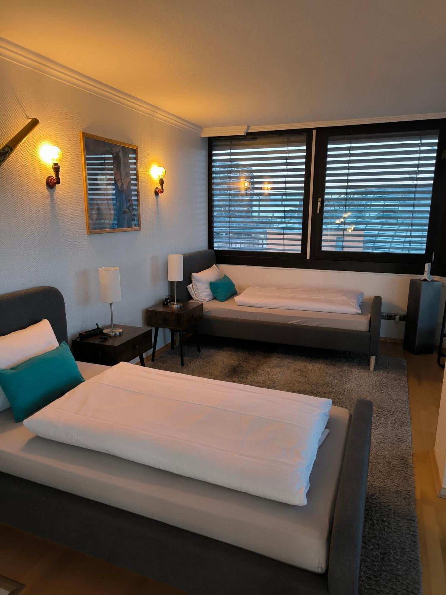 Im Herzen Von Wiesdorf- Blick Auf Das Bayer-Kreuz -Appartement Mit 2 Schlafzimmern-Fuer 3 Personen -Zentral Gelegen - Friedrich Ebert Platz 5A , 4Te Etage - Dachterrasse Und Sauna - Kaution Pflicht - Леверкузен Экстерьер фото