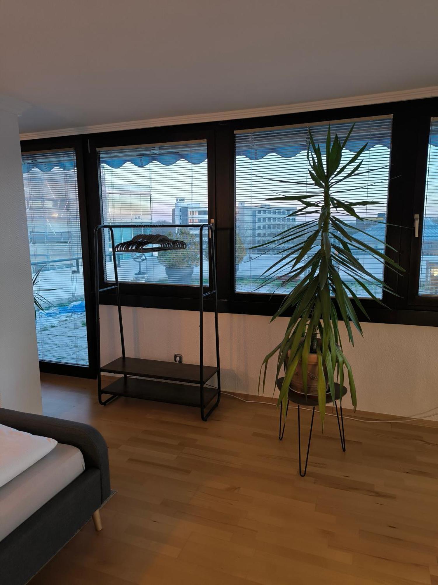Im Herzen Von Wiesdorf- Blick Auf Das Bayer-Kreuz -Appartement Mit 2 Schlafzimmern-Fuer 3 Personen -Zentral Gelegen - Friedrich Ebert Platz 5A , 4Te Etage - Dachterrasse Und Sauna - Kaution Pflicht - Леверкузен Экстерьер фото
