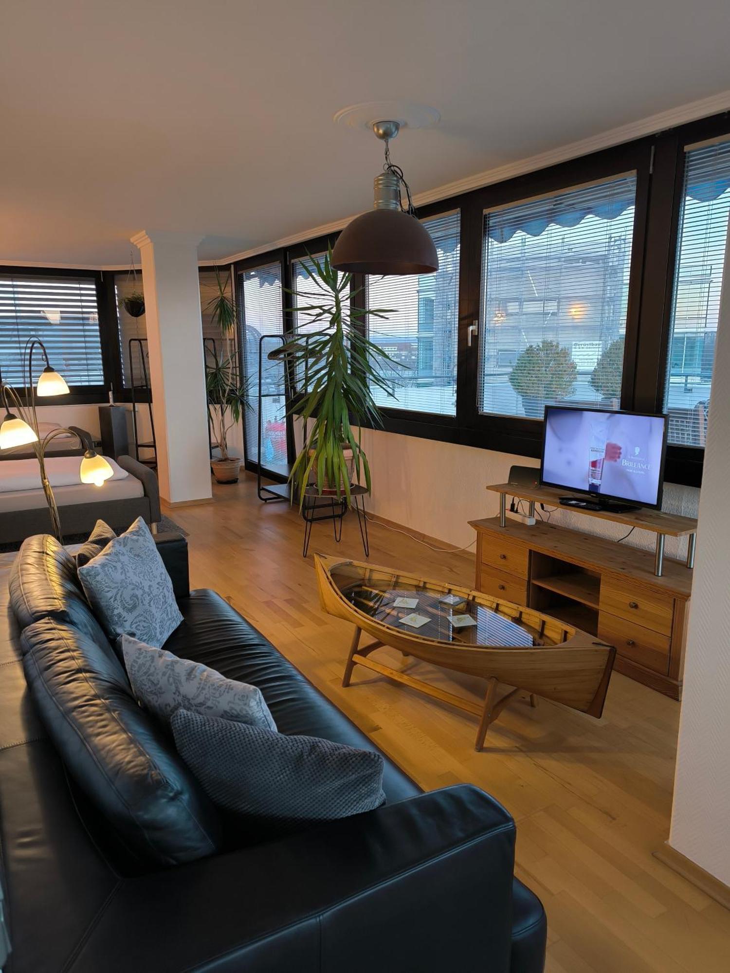 Im Herzen Von Wiesdorf- Blick Auf Das Bayer-Kreuz -Appartement Mit 2 Schlafzimmern-Fuer 3 Personen -Zentral Gelegen - Friedrich Ebert Platz 5A , 4Te Etage - Dachterrasse Und Sauna - Kaution Pflicht - Леверкузен Экстерьер фото