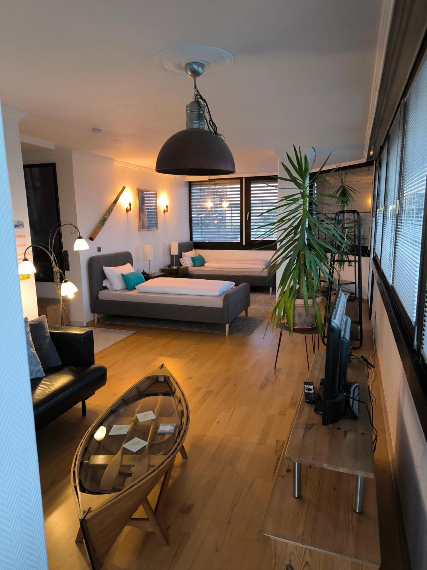 Im Herzen Von Wiesdorf- Blick Auf Das Bayer-Kreuz -Appartement Mit 2 Schlafzimmern-Fuer 3 Personen -Zentral Gelegen - Friedrich Ebert Platz 5A , 4Te Etage - Dachterrasse Und Sauna - Kaution Pflicht - Леверкузен Экстерьер фото