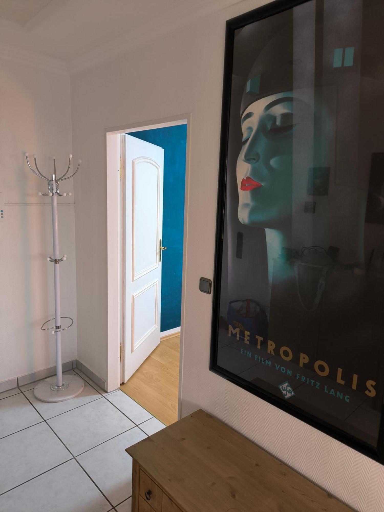 Im Herzen Von Wiesdorf- Blick Auf Das Bayer-Kreuz -Appartement Mit 2 Schlafzimmern-Fuer 3 Personen -Zentral Gelegen - Friedrich Ebert Platz 5A , 4Te Etage - Dachterrasse Und Sauna - Kaution Pflicht - Леверкузен Экстерьер фото