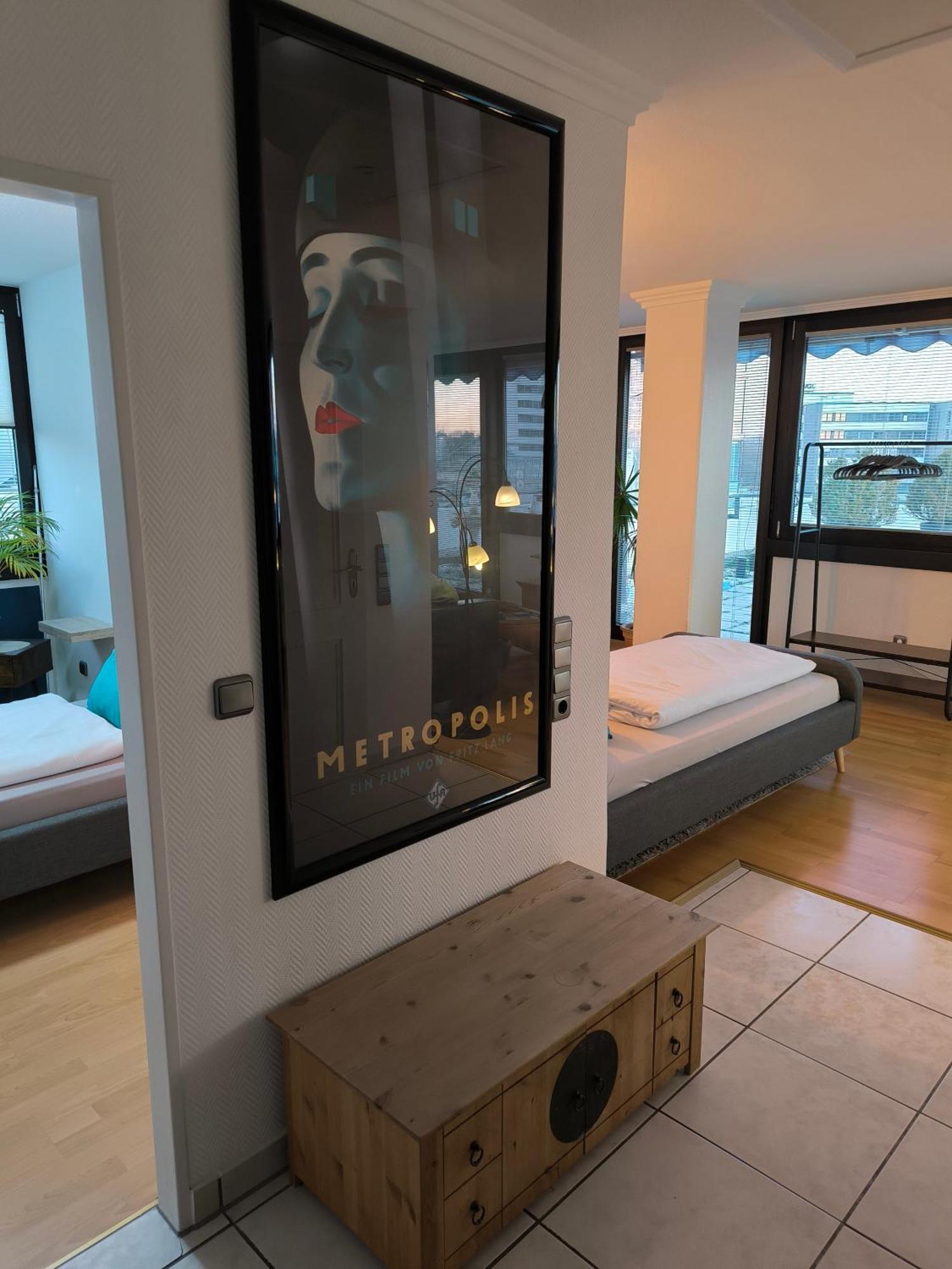 Im Herzen Von Wiesdorf- Blick Auf Das Bayer-Kreuz -Appartement Mit 2 Schlafzimmern-Fuer 3 Personen -Zentral Gelegen - Friedrich Ebert Platz 5A , 4Te Etage - Dachterrasse Und Sauna - Kaution Pflicht - Леверкузен Экстерьер фото
