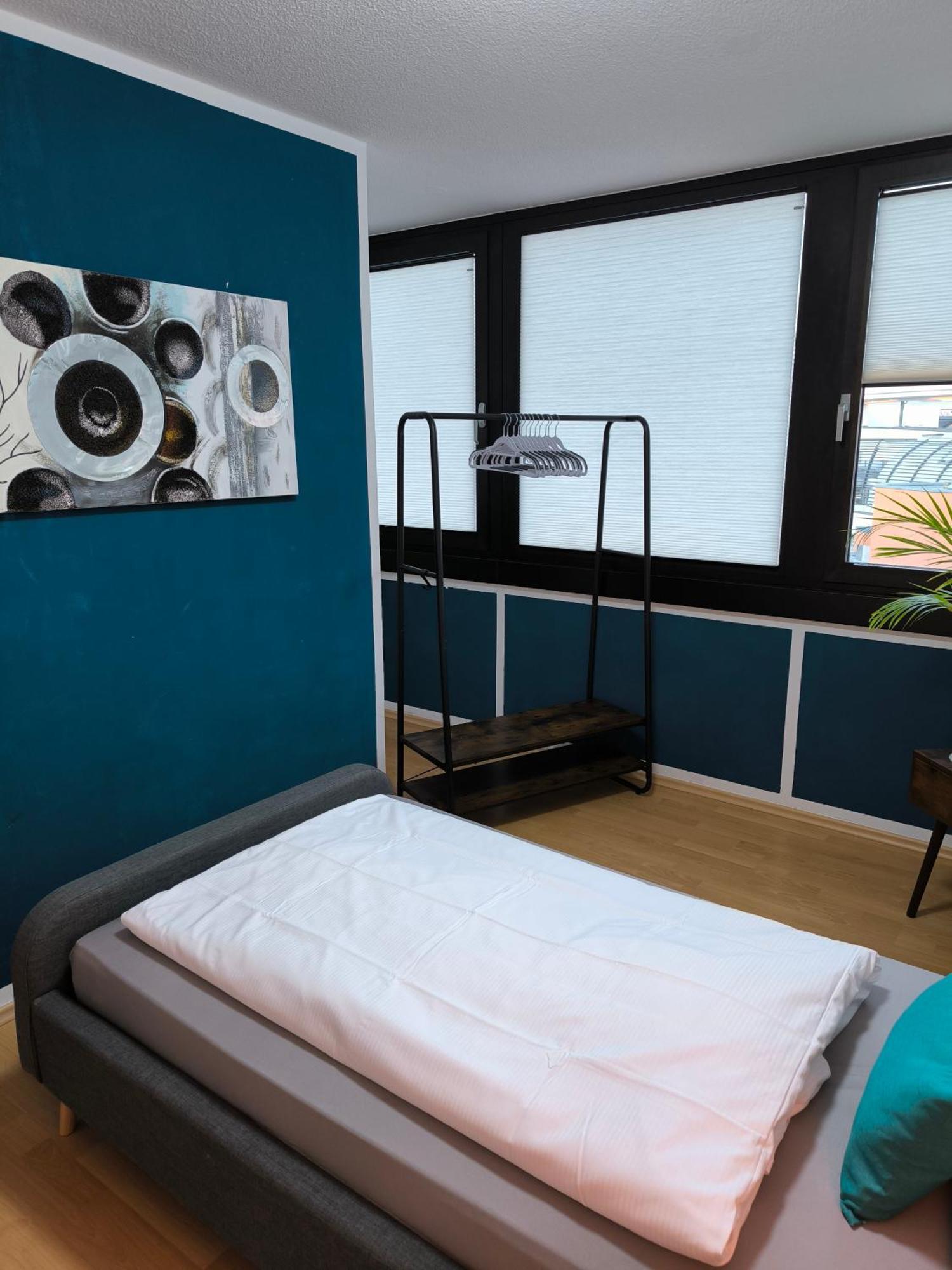 Im Herzen Von Wiesdorf- Blick Auf Das Bayer-Kreuz -Appartement Mit 2 Schlafzimmern-Fuer 3 Personen -Zentral Gelegen - Friedrich Ebert Platz 5A , 4Te Etage - Dachterrasse Und Sauna - Kaution Pflicht - Леверкузен Экстерьер фото