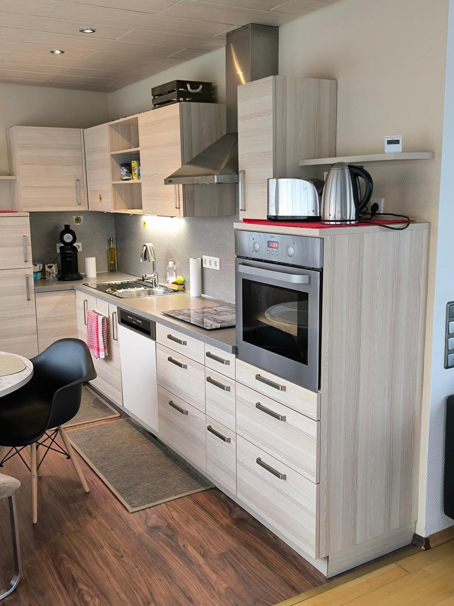 Im Herzen Von Wiesdorf- Blick Auf Das Bayer-Kreuz -Appartement Mit 2 Schlafzimmern-Fuer 3 Personen -Zentral Gelegen - Friedrich Ebert Platz 5A , 4Te Etage - Dachterrasse Und Sauna - Kaution Pflicht - Леверкузен Экстерьер фото